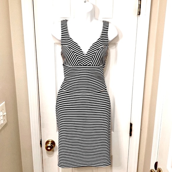 GUESS NWOT sleeveless black & white striped zip back top & pencil skirt set SML - Picture 4 of 8